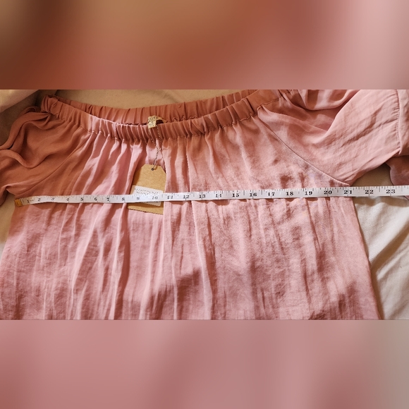 NWT Kori America Silkie Blush Pink Leopard Print Off-The-Shoulder Blouse - Picture 5 of 6